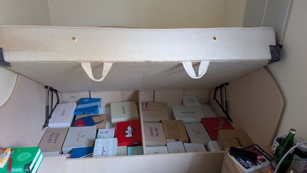 Детско легло и нощно шкафче