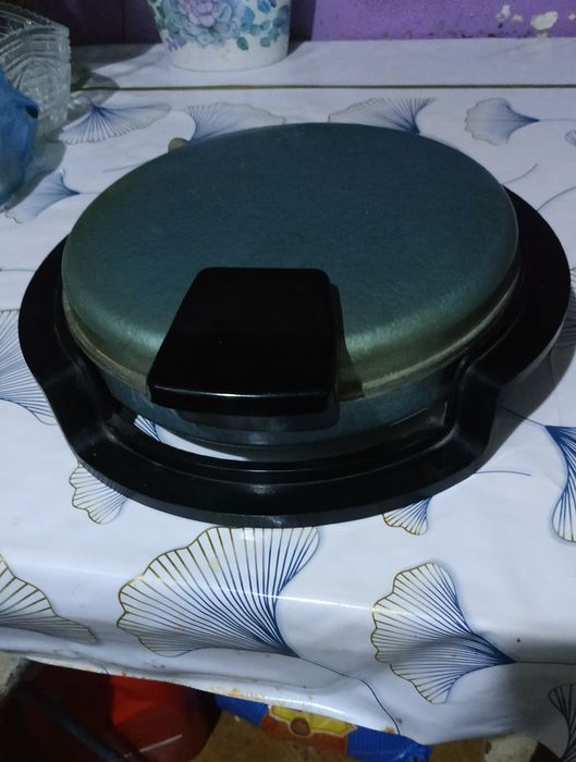 Продам Электровафельницу