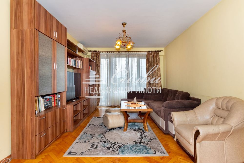 Четиристаен апартамент до училищата - кв.Добруджански!