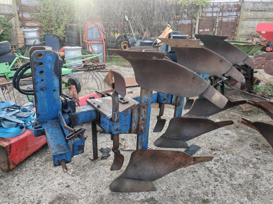 Plug reversibil hidraulic 3 brazde