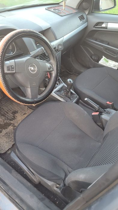 De vanzare Opel astra h an 2005 .