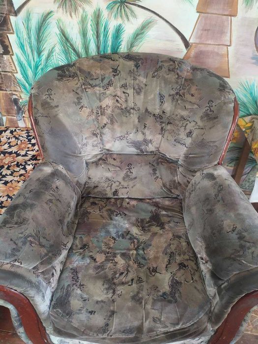 Продается диван и два кресла  Б/у