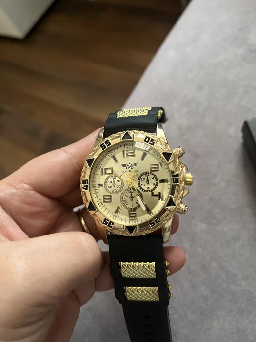 Nou ceas superb barbatesc, curea comoda si reglabila.