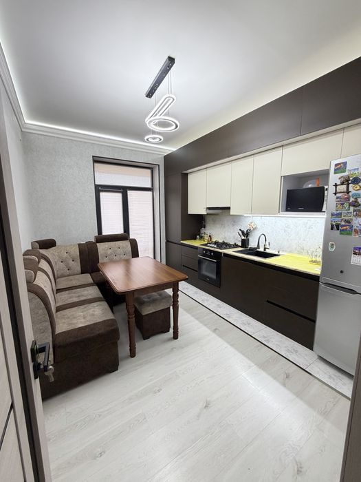 Продается трехкомнатная квартира  в новостройке, дом кирпичный.