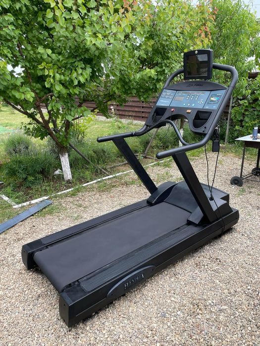 Banda de alergare Life Fitness