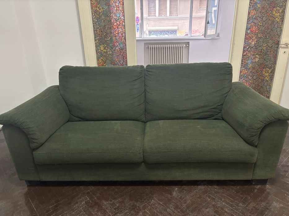 vand canapea de 2 locuri in stare foarte buna