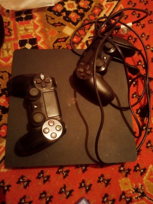 Продам sony PlayStation 4