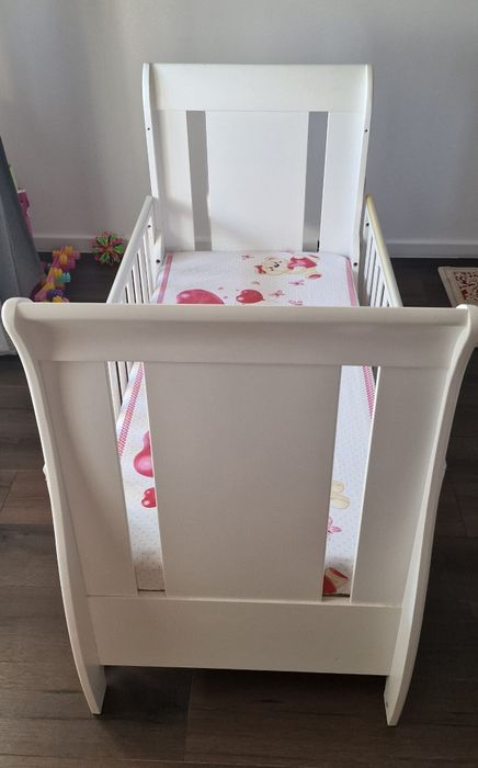 Vând Pătuț 3în1 [bebelusi/Pat Junior/Sofa chic]și scaun de servit masa