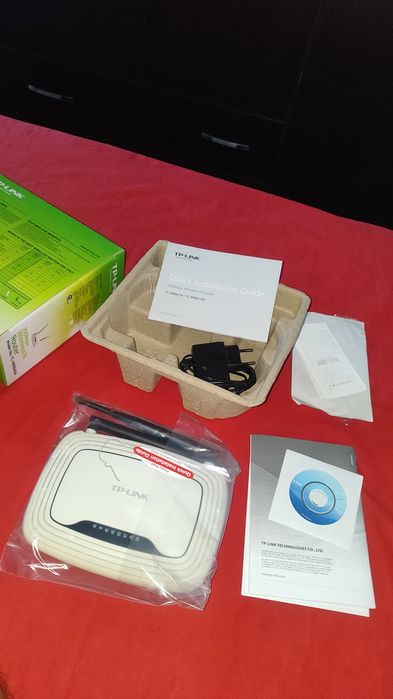Идеално работещ рутер TP-Link TL-WR841N, 300Mbps, пълен комплект, малко ползван, 10 версия.