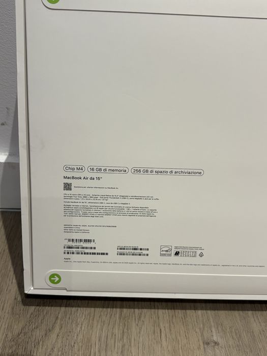 Macbook air 15 inch, M4, Silver, sigilat, garantie 12 luni Istyle