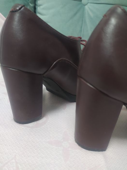 Бордовые кожаные ботильоны