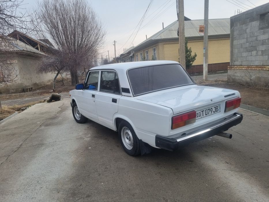 Vaz 2107 sotiladi