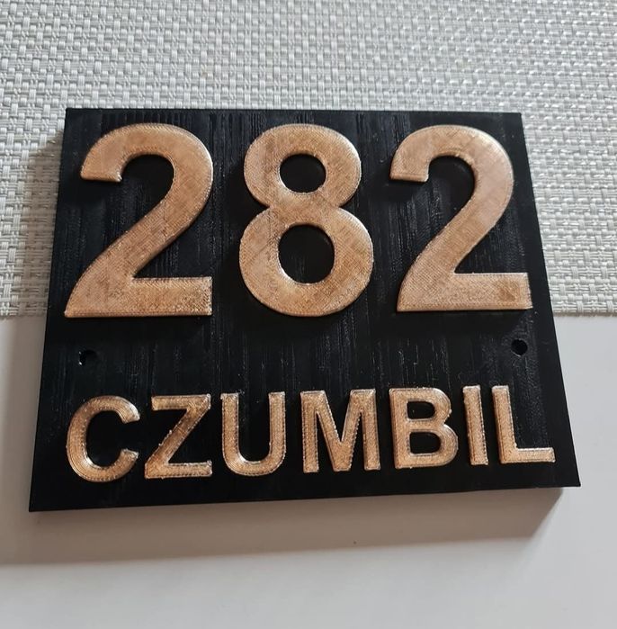 Număr casă personalizat – placă modernă