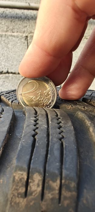 Roți iarnă complet VW Touareg 235/65/17 st. f. bună DOT 2422 Hankook