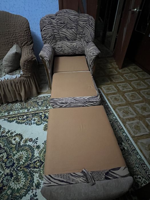 Продам диван с двумя креслами