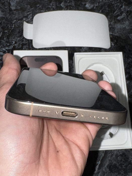 Iphone 16 pro почти новый