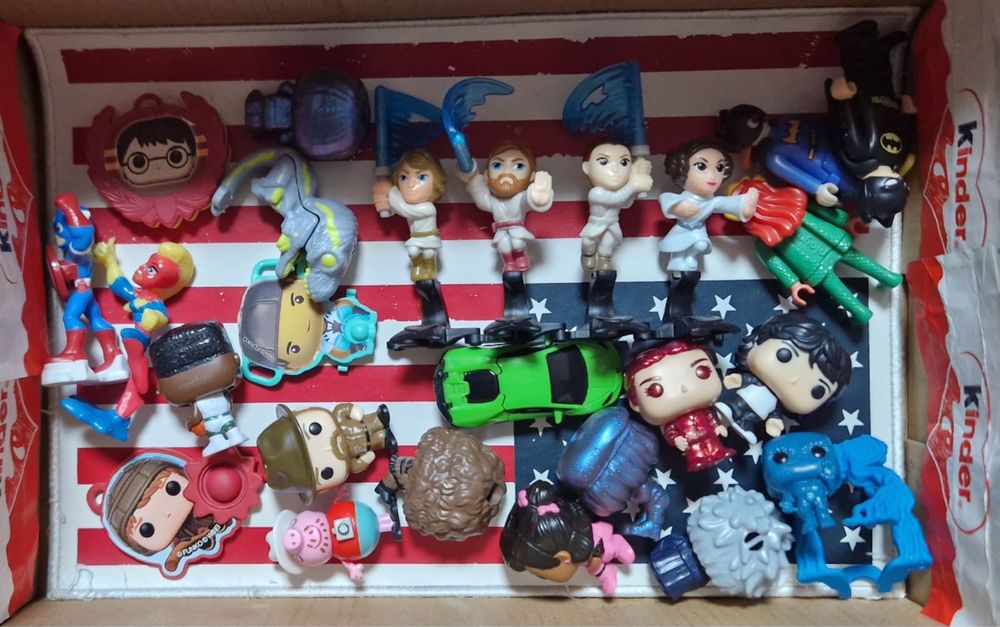 Продаю коллекцию от Киндеров ( ЗВ, ОСД и Марвел )