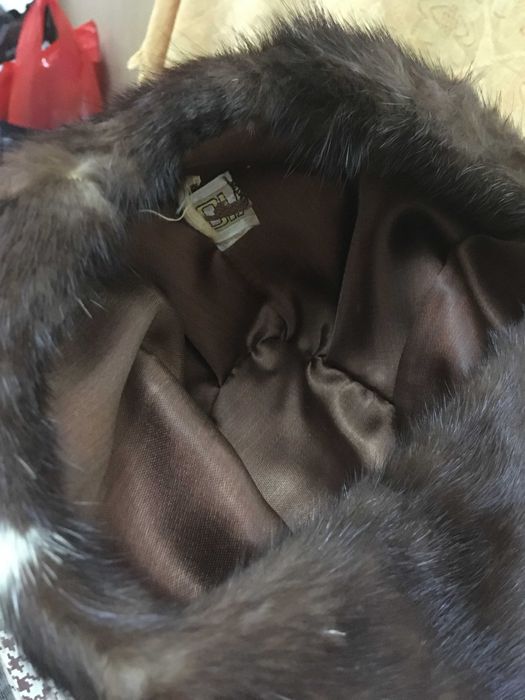 caciula de dama veche, de firma