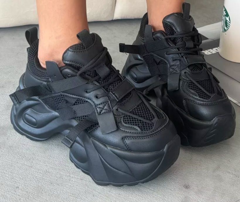 Кросовки, обувь для любого случая