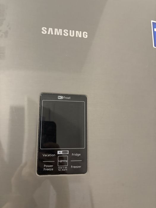 Продам холодильник Samsung 100000