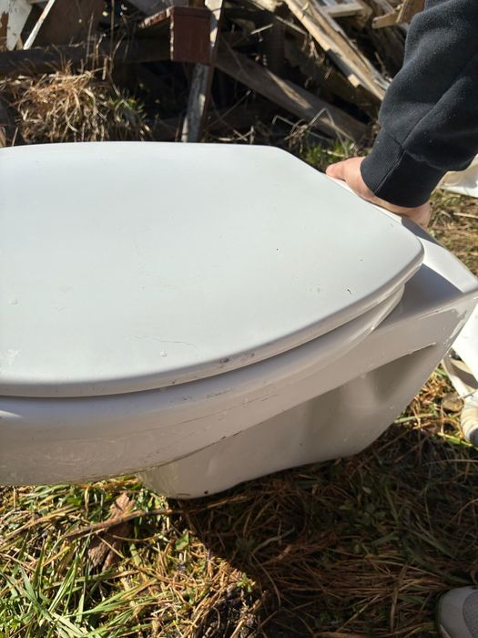 Wc si bideu suspendat