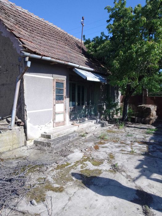 Casa de vânzare cu teren 1400 metrii pătrați în sat Somosches jud Arad