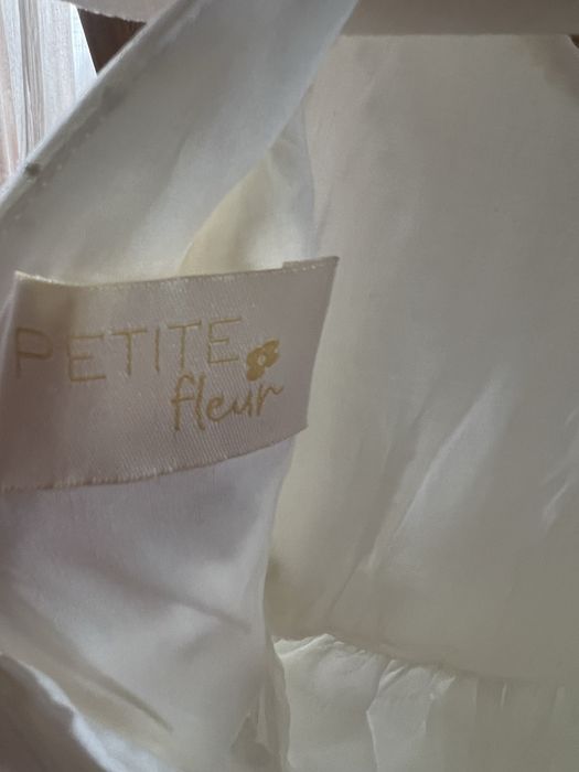 Petite Fleur бяла рокля, посипана с брокат