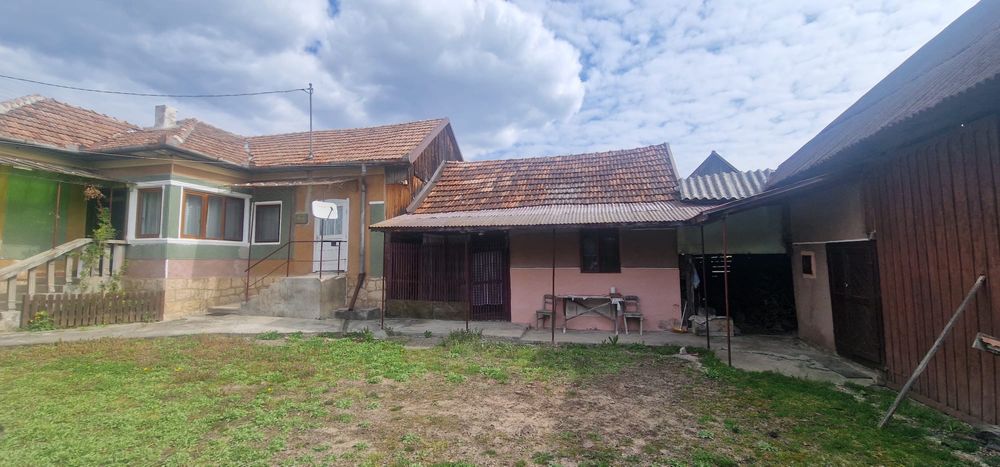 Casa de vanzare in Almasu, Salaj + teren 3600mp + 4 ha teren extravilan