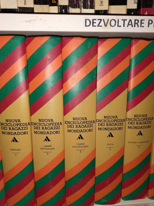 Vând enciclopedie în limba italiană