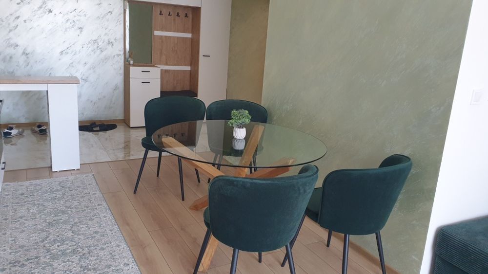 Луксозун Апартамент  за нощувки частен комплекс с два минерални басейни. Апартамента е с две спални и две огромни тераси и голям хол  96кв.м