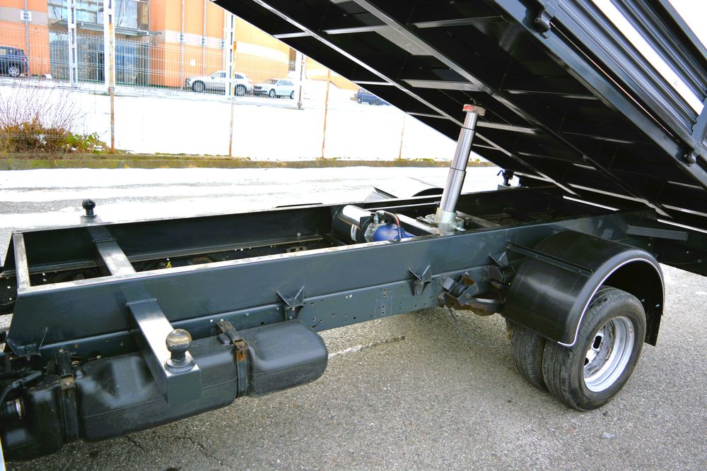 Iveco Daily 2018 basculabil pe 3 parti