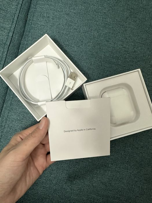 Продам кейс Apple airpods 2