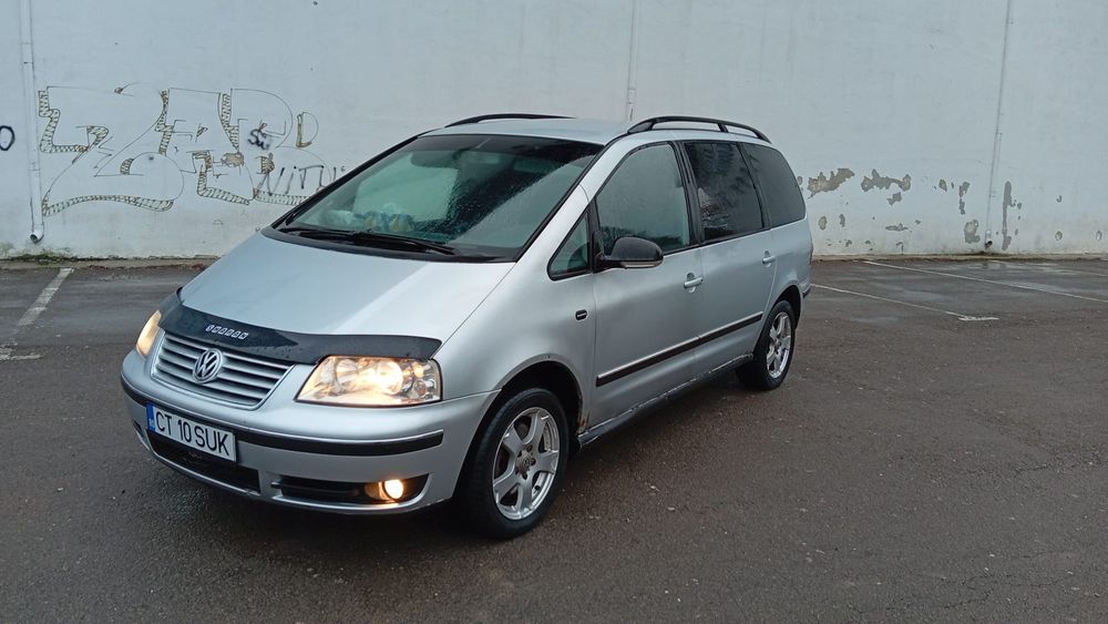 Vând Volkswagen Sharan