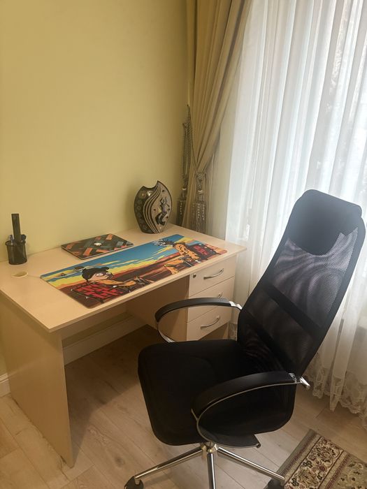 Продам рабочий стол и кресло