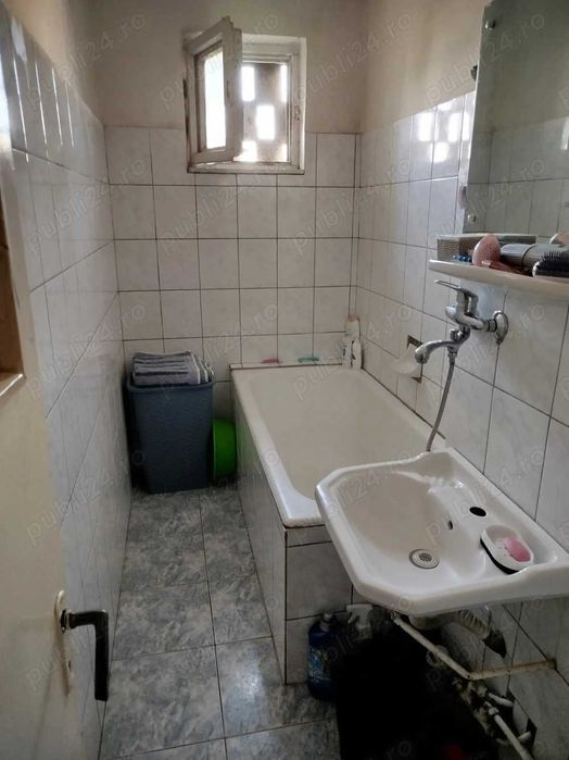 Vand apartament decomandat