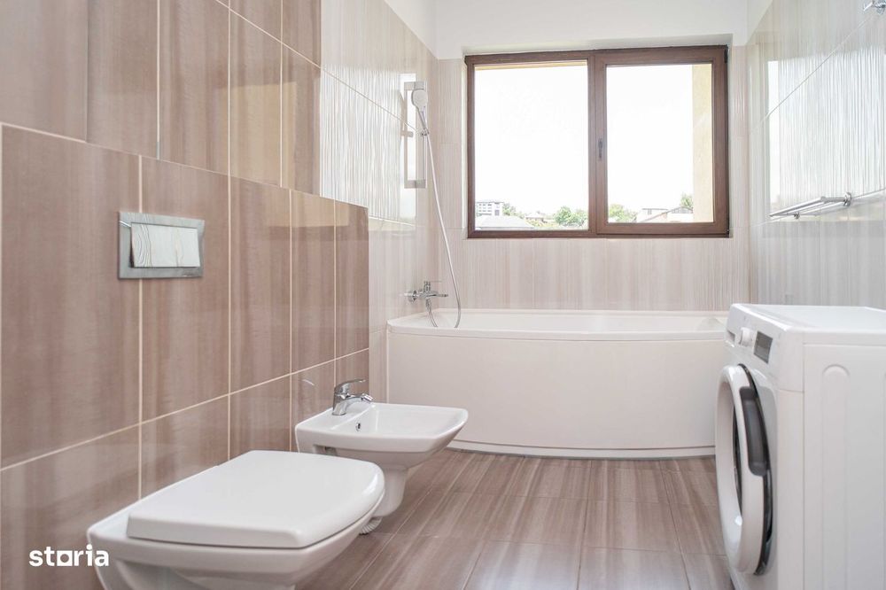 Penthouse 3 camere, 137 mp, terasă, parcare intabulată 9000 euro.