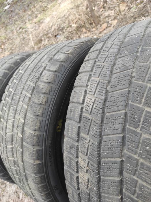 Продам зимнюю резину.