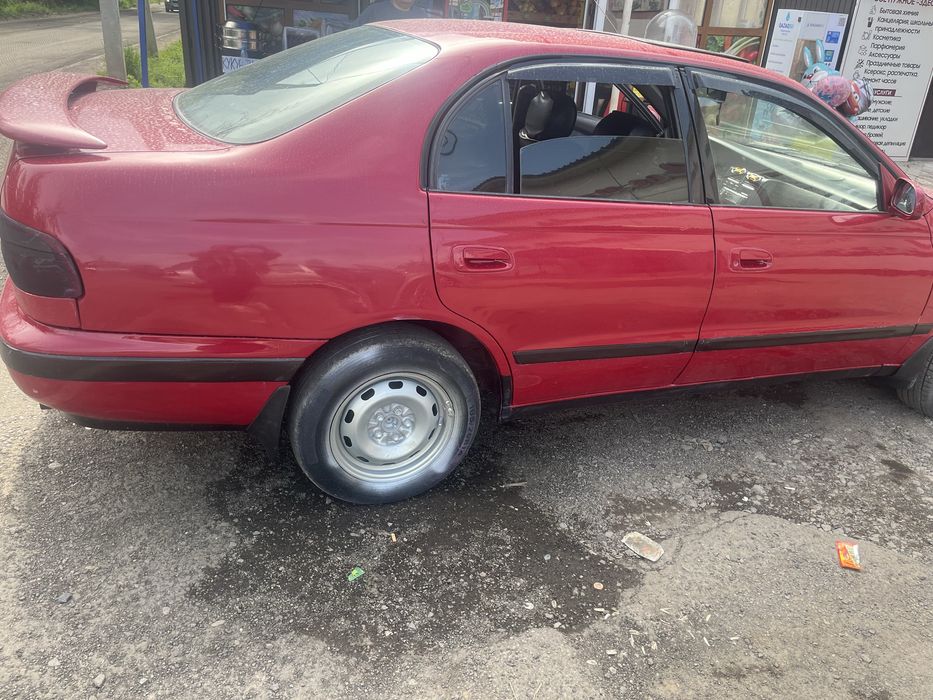 Продам машину тайота карина е 1996 год