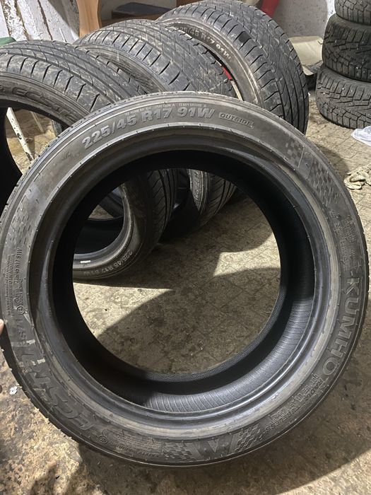Продам комплект летних шин 225/45/17