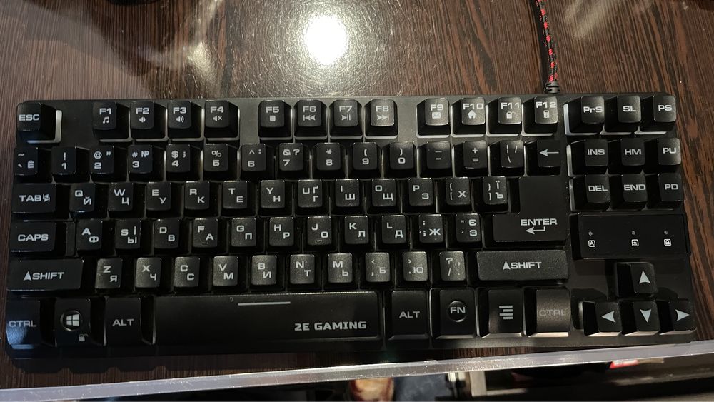 2E gaming klavitura