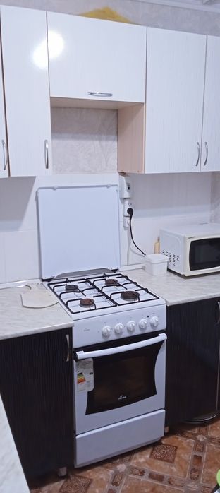 Продается кухонный угловой  гарнитур