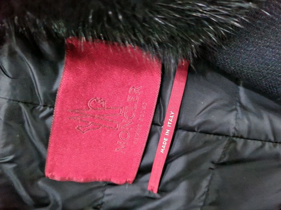 Женское пальто Moncler оригинал темно-синего цвета,воротник норка.