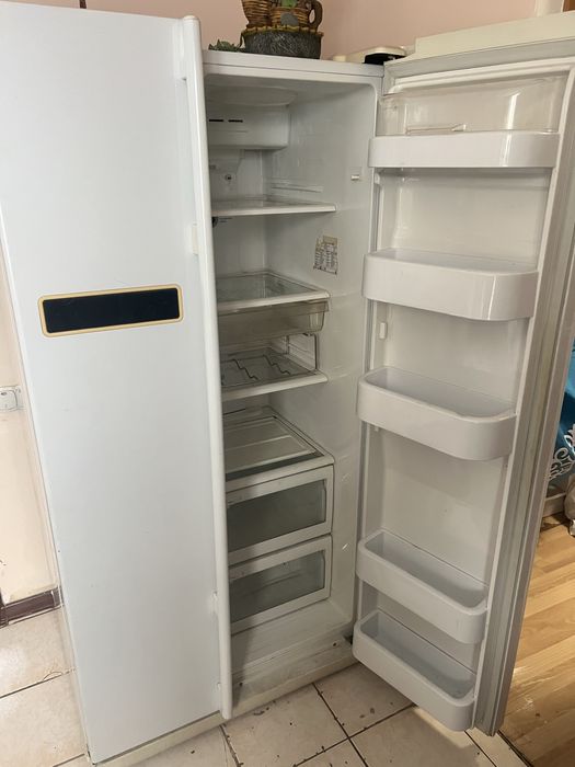 Продам 2-х дверный Холодильник Samsung