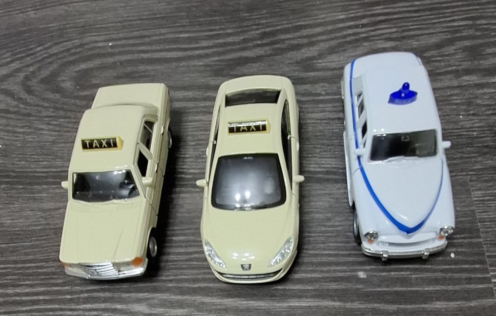 VÎND machete diferite modele din metal de colecție scara 1 / 34