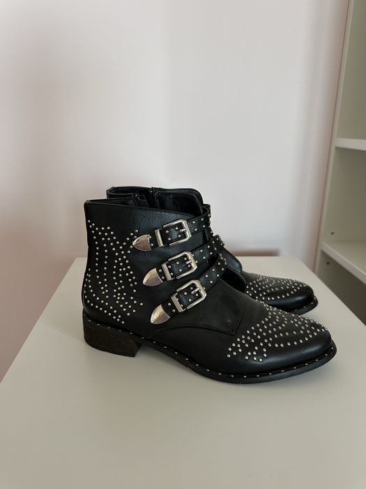 Боти черни с капси