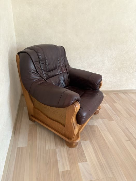 Диван кожанный , натуральное дерево