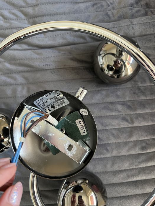 Спот лампа за таван