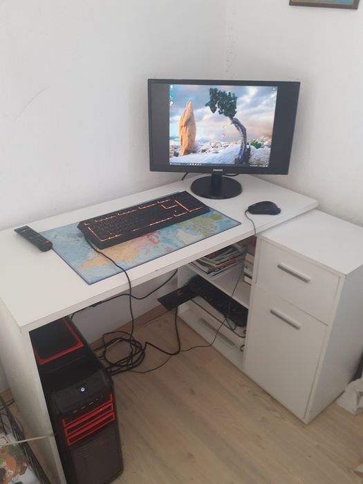 Vand birou  alb  pe colt