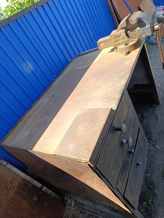 Продам верстак металлический