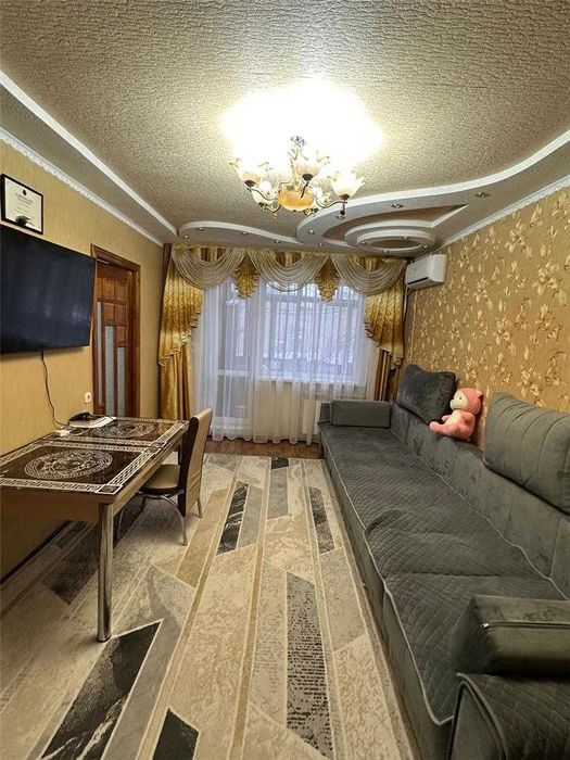 # Продам 4 комнатную квартиру на 6 микрорайоне, 3 этаж